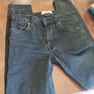 Black frayed skinny jeans